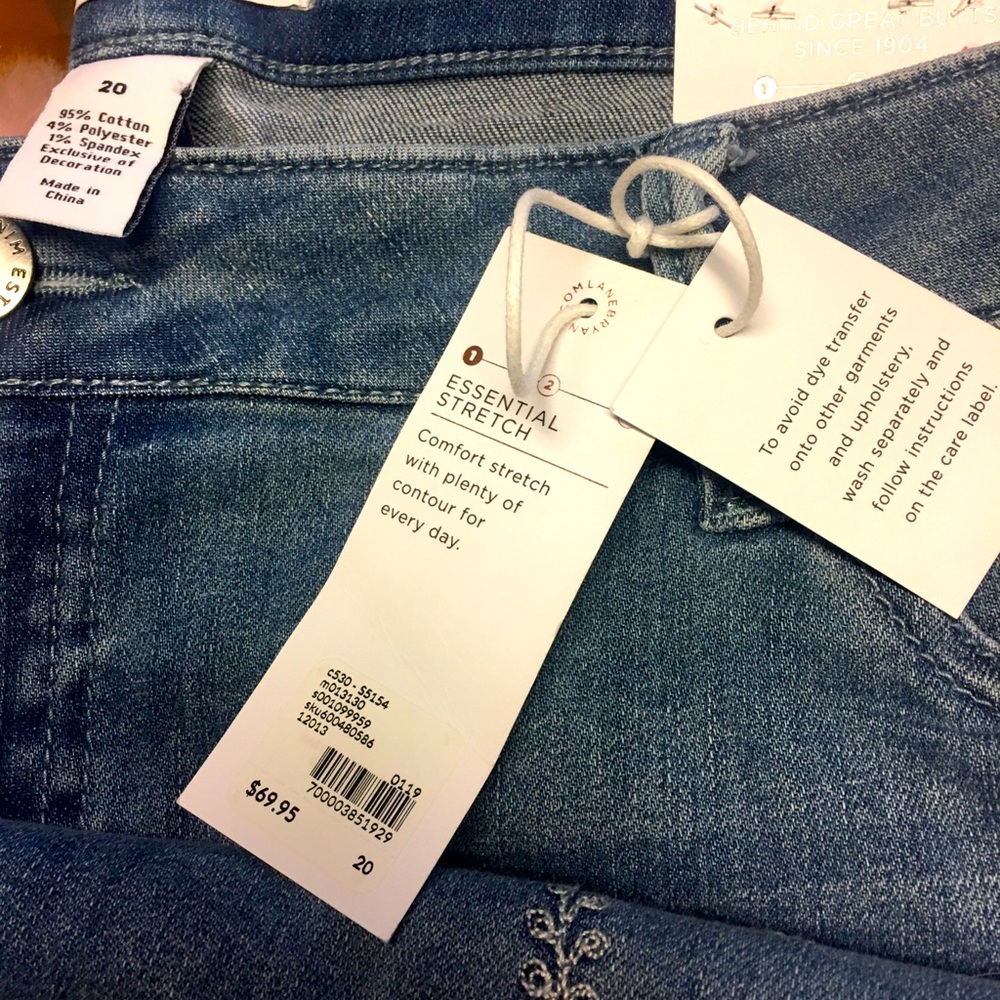 Lane Bryant stretch capris butterfly accents. 20.